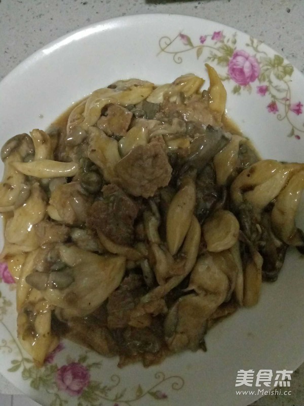 蘑菇炒肉片成品图